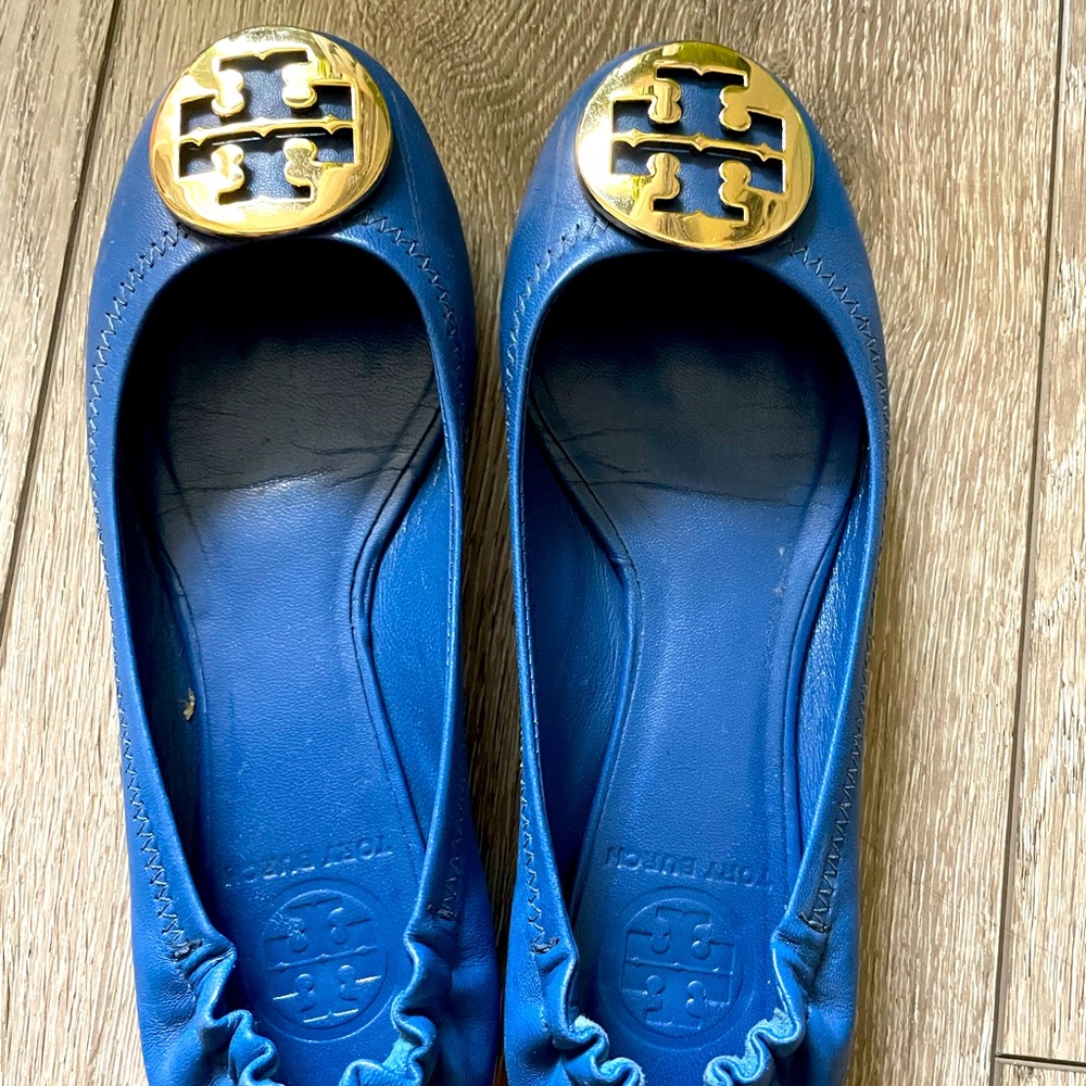 Excellent used Tory flats. Unique color.